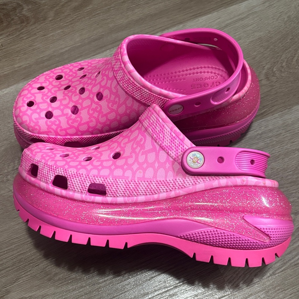 CROCS Glitter Platform Clogs in Bright Pink | 9